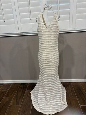 Ya Los Angeles Ivory Textured V-Neck Gown